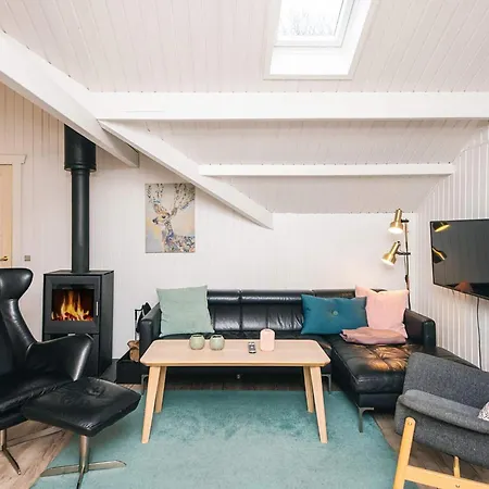 6 Person In Toftlund-by Traum