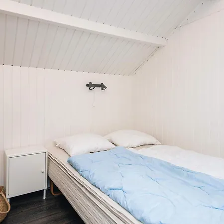6 Person In Toftlund-by Traum